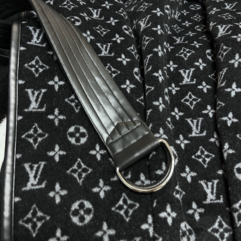 l0vis Vvtt0n outwear